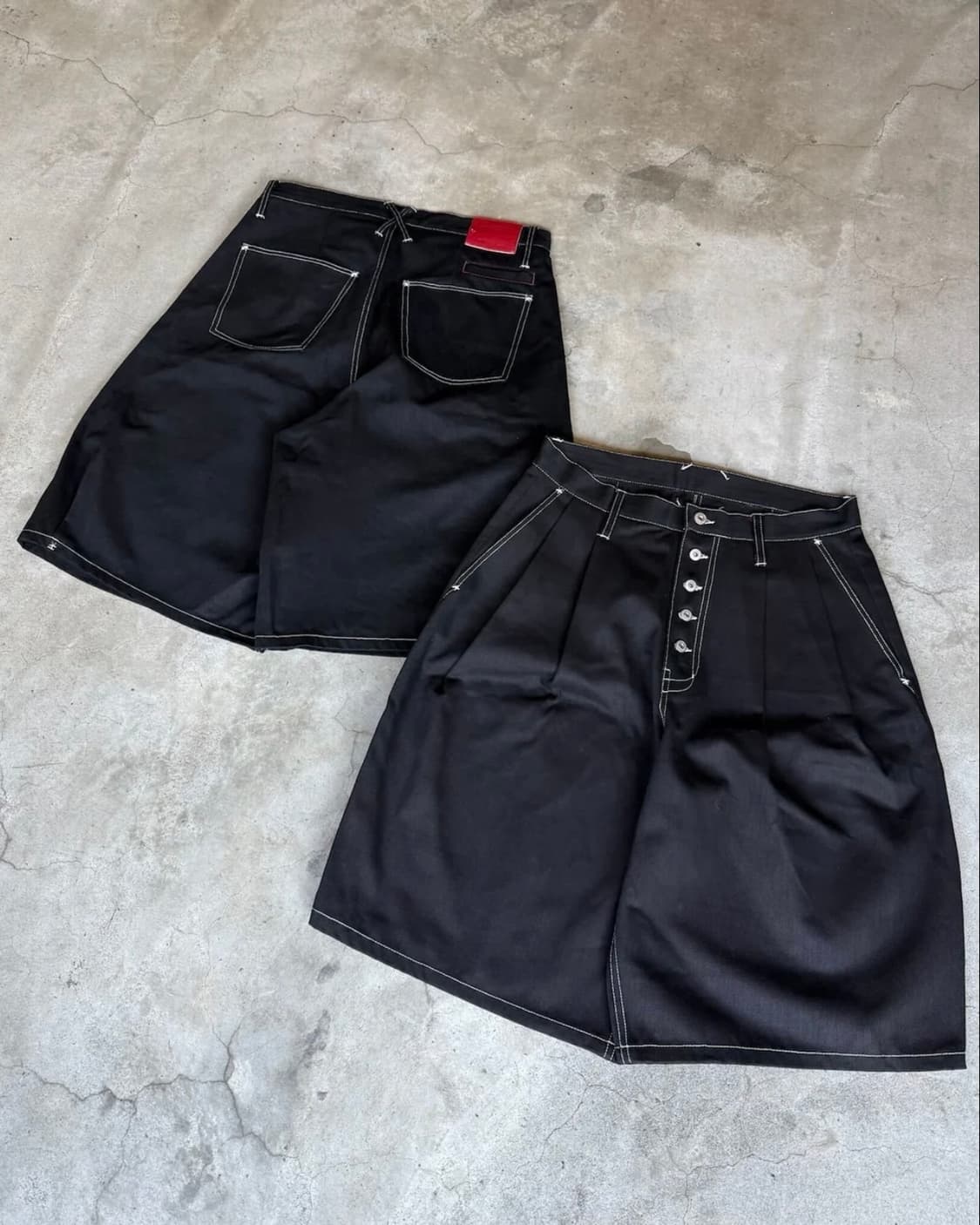 BELVET Star-Studded Rigid Tuck Shorts 상품이미지1