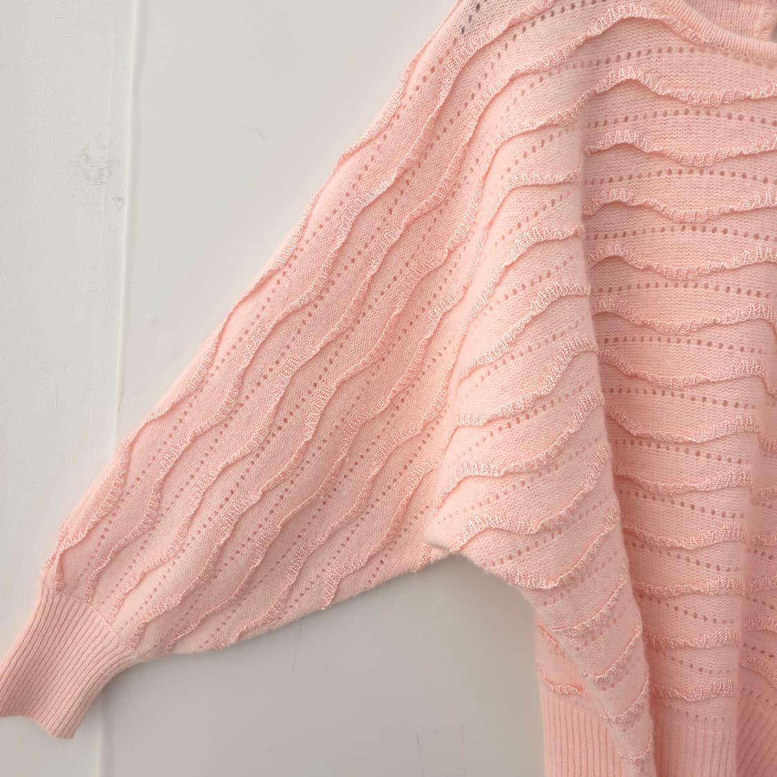 KAZAMIDORI 연핑크 울 가오리핏 물결패턴니트 상품이미지6