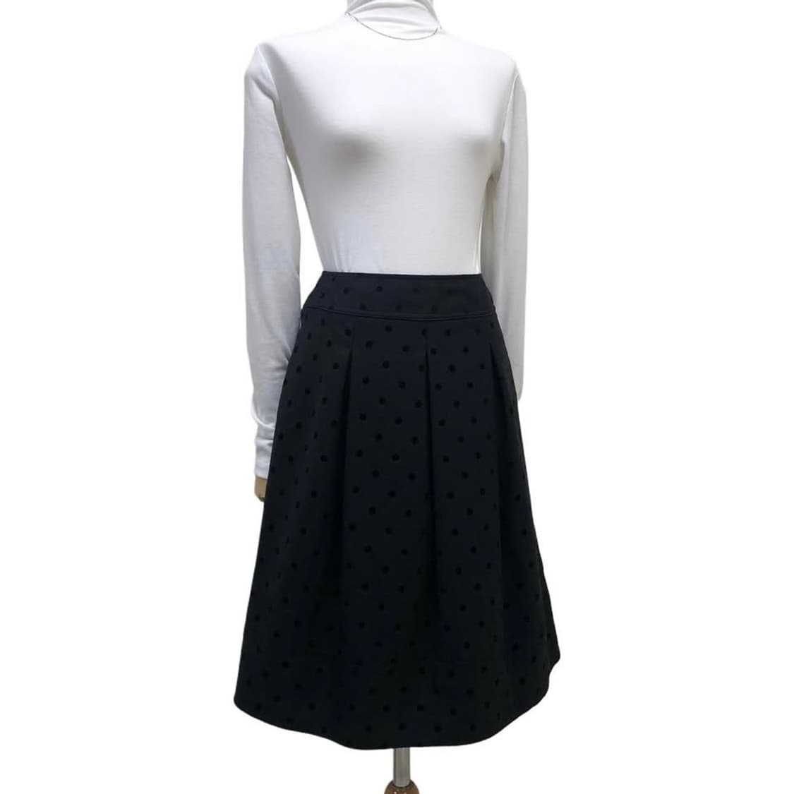 다크 차콜 도트 스커트 상품이미지3