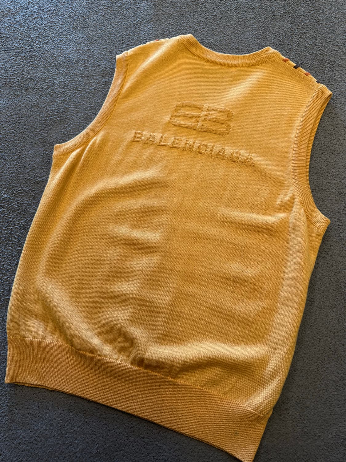 발렌시아가 빈티지 니트 조끼 처분  상품이미지1