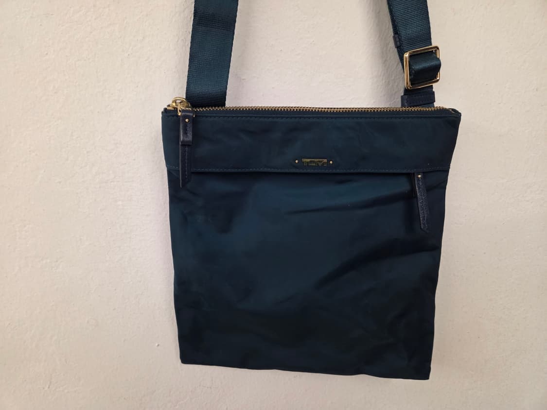 투미 크로스백 상품이미지1