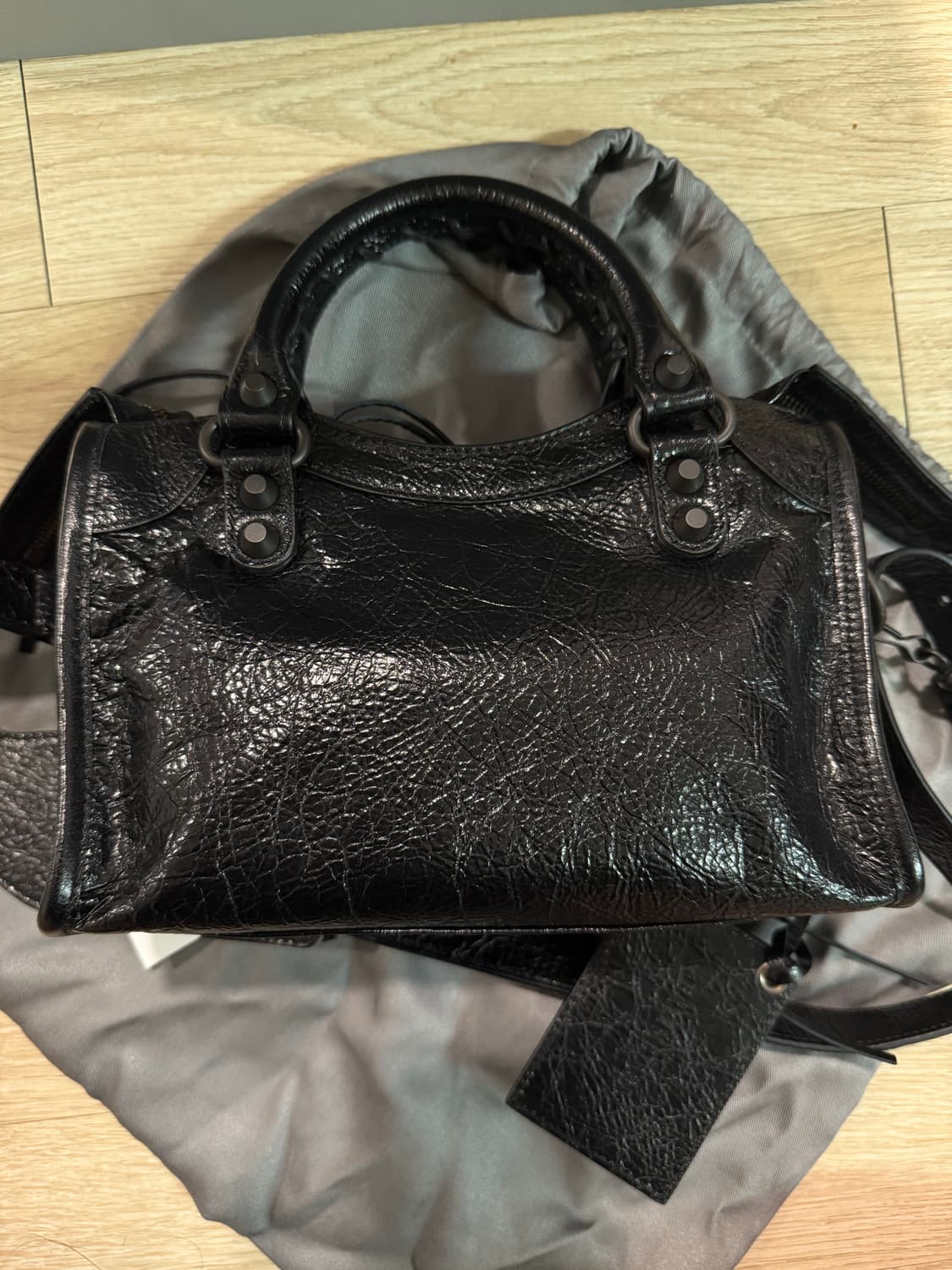 발렌시아가 르 시티 미니 블랙 브라스 상품이미지3