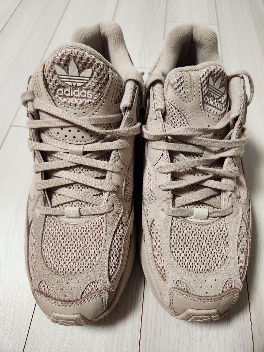 새상품급)아디다스 오리지널 아스티어 운동화(FZ6506) 사이즈255

 상품이미지3