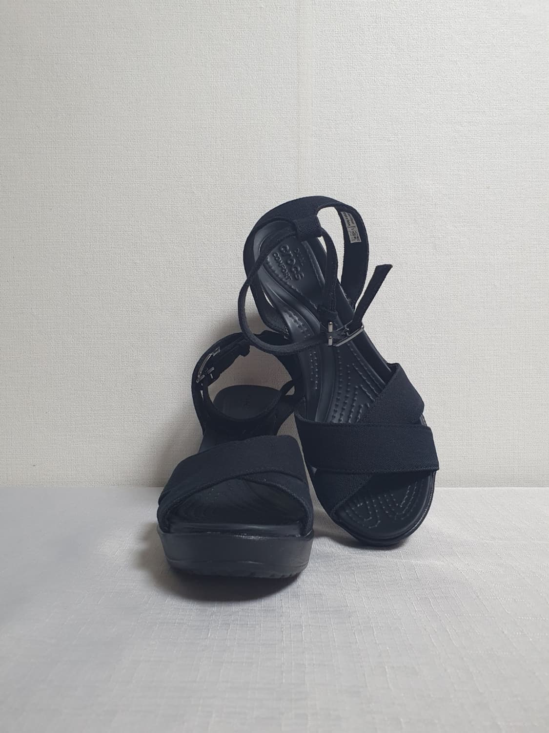 240mm 크록스 레이2 크로스 스트랩 앵클 웨지 블랙 W7 상품이미지3