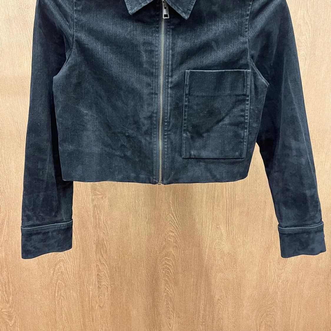 코스 스웨이드 데님 크롭 자켓 싱글 포켓 버튼 커프스 디테일 블랙 상품이미지5