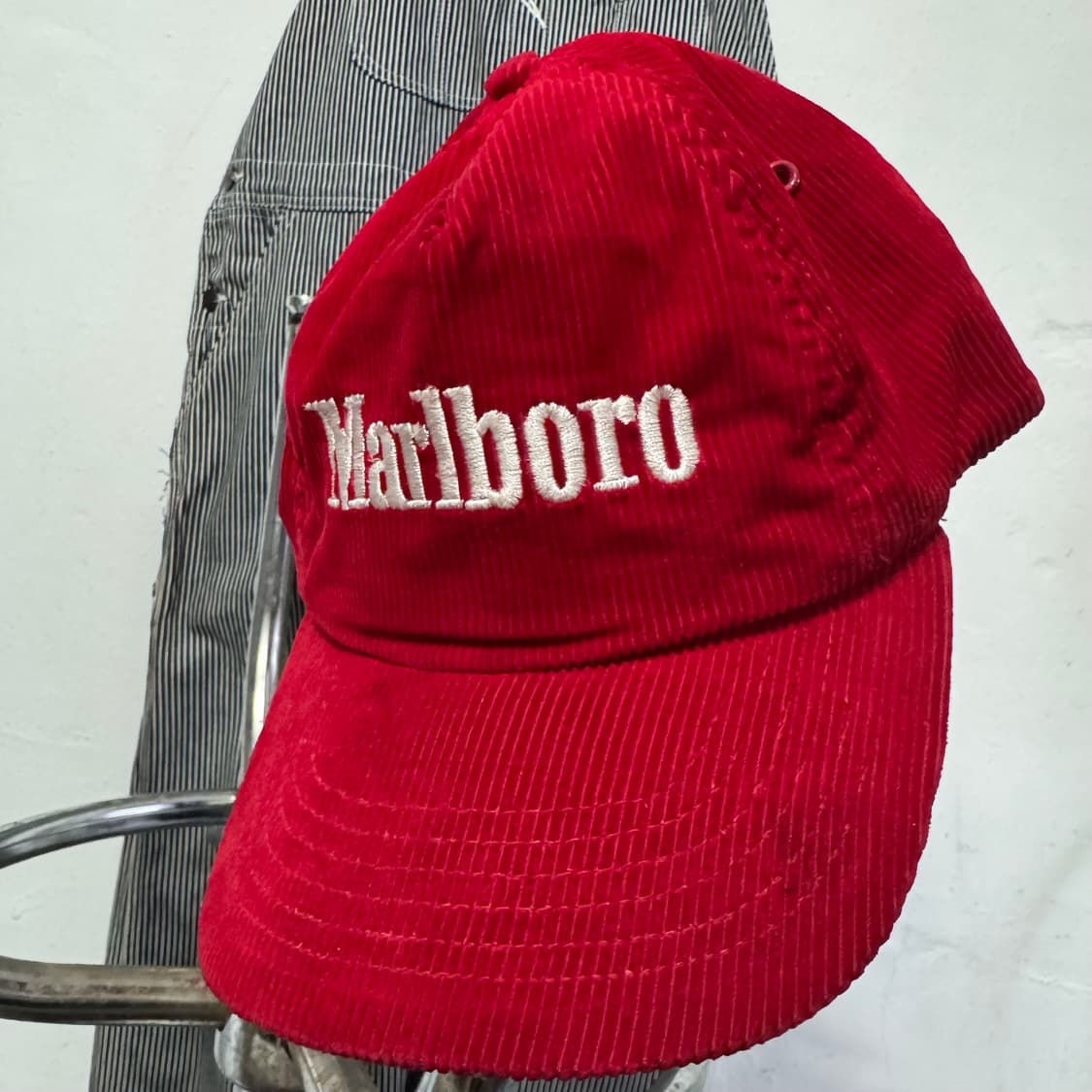 말보로 자수 스펠로고 코듀로이 캡 상품이미지2