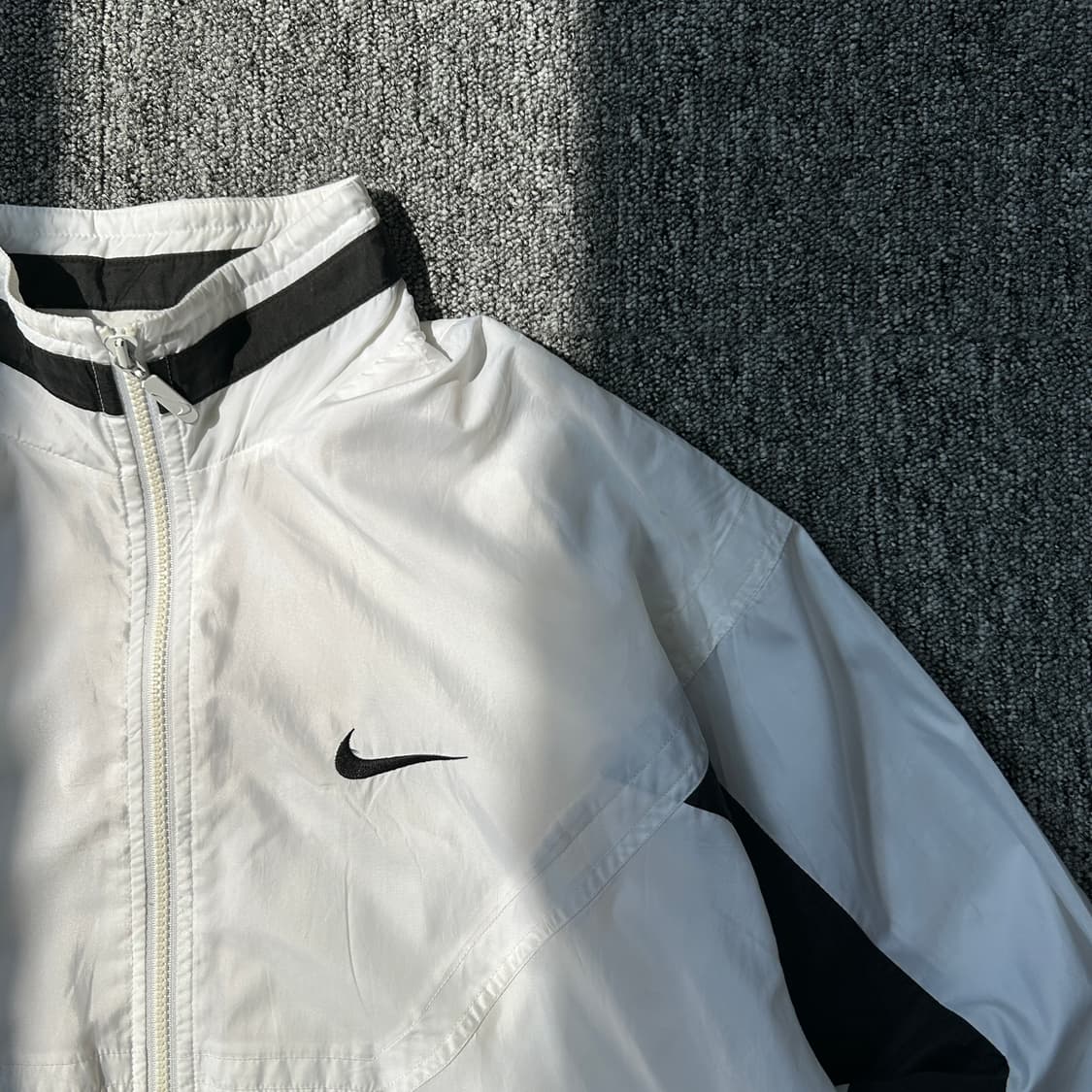 나이키 올드스쿨 빅로고 바람막이 상품이미지2