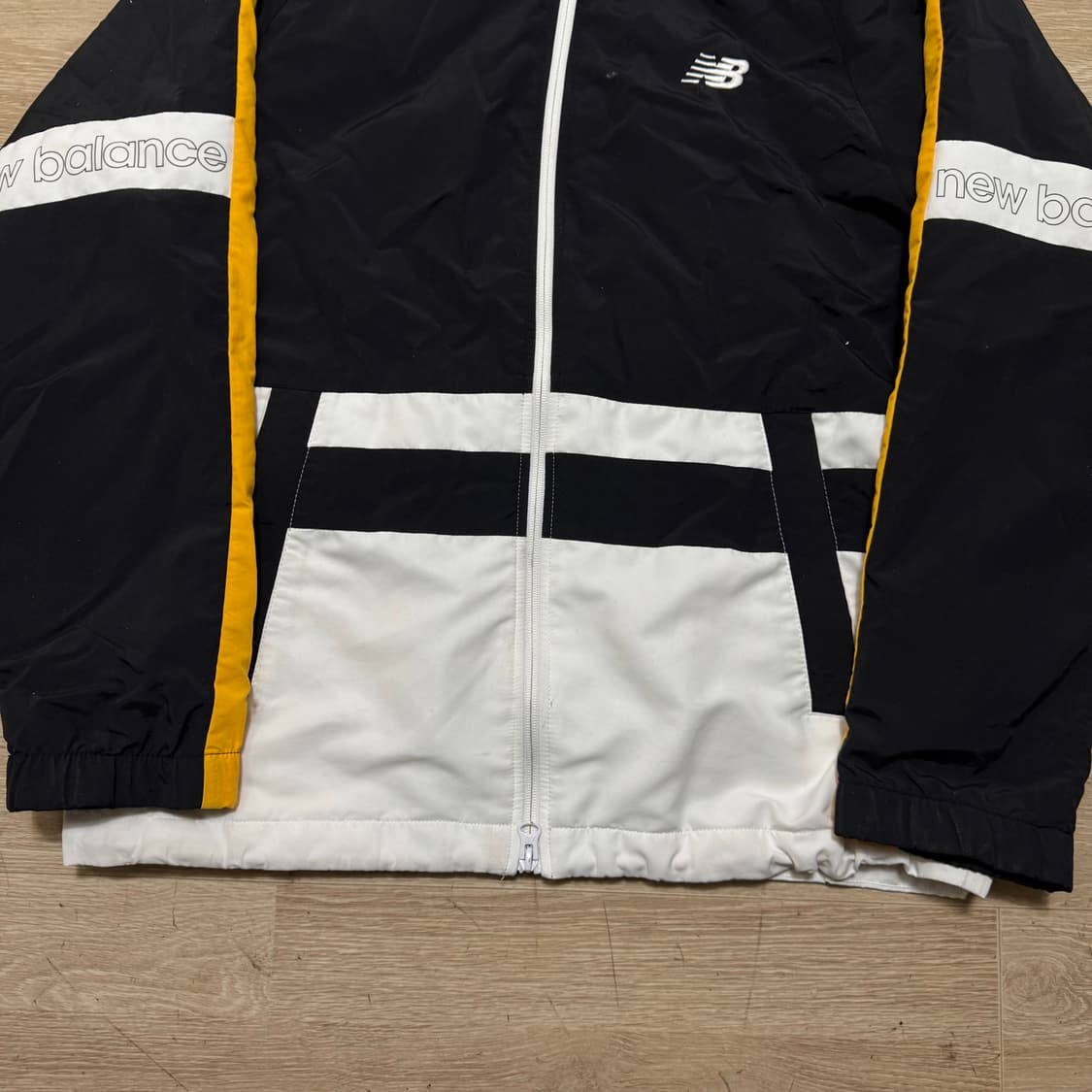 뉴발란스 올드스쿨 바람막이 자켓 상품이미지3