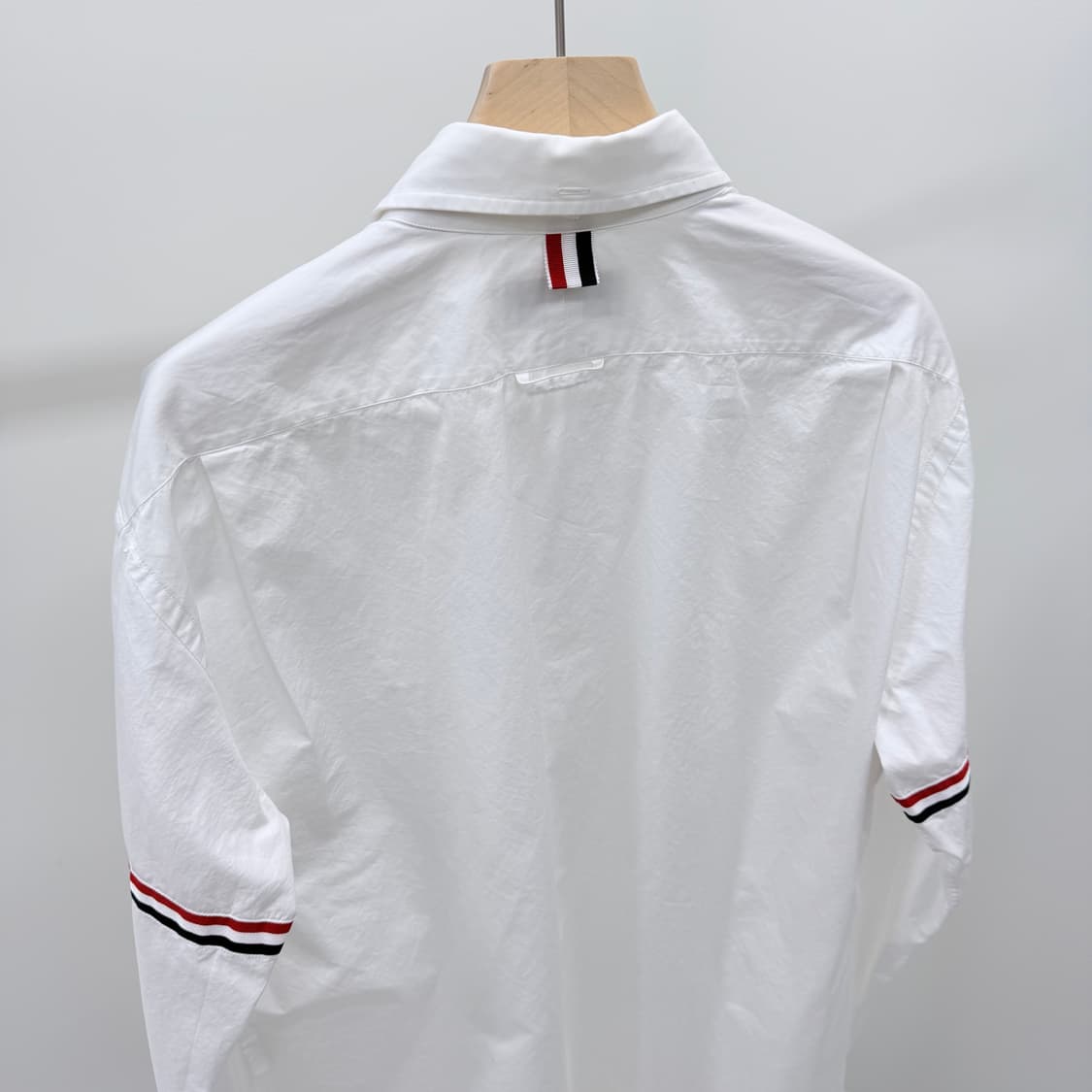 [S+급/5] 톰브라운 암밴드 옥스포드 셔츠 화이트 상품이미지6