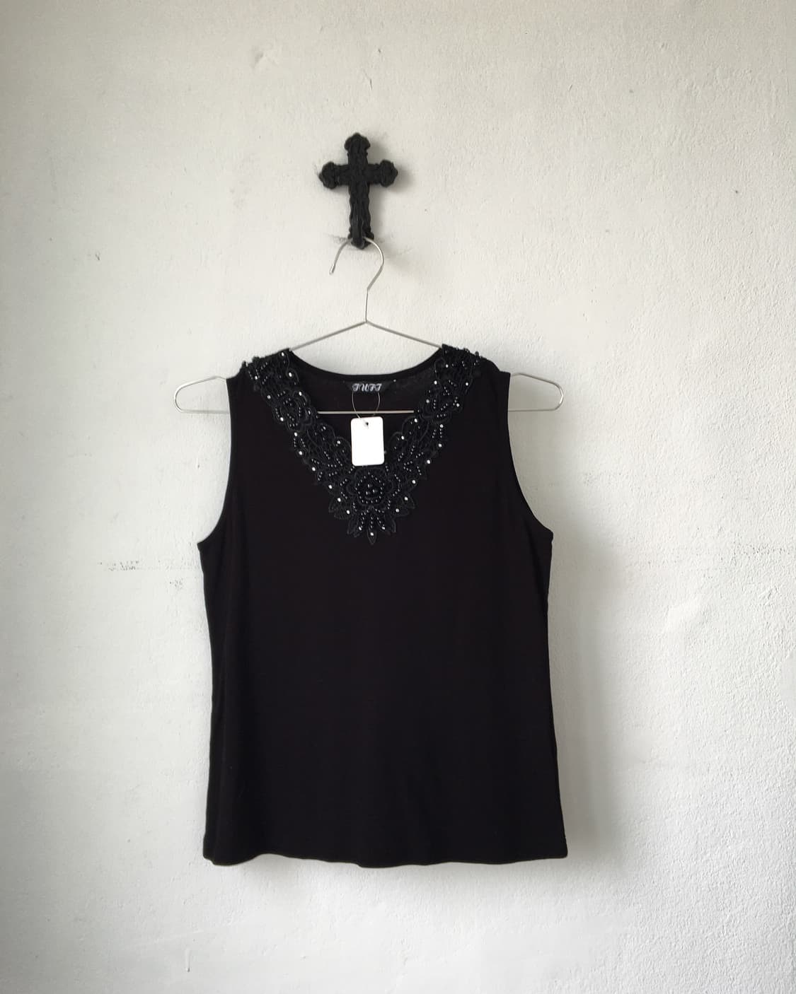 Beads point sleeveless 상품이미지1