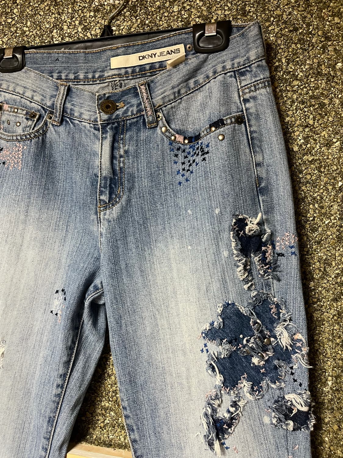 DKNY Jeans 빈티지 패치워크 디스트레스드 플레어 데님 팬츠 상품이미지2