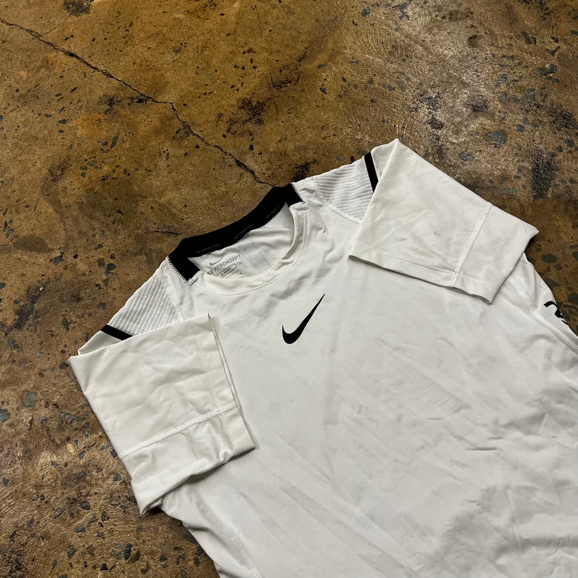[ 정품/L ] 나이키 프로 에어로어댑트 반팔티 b8 상품이미지1