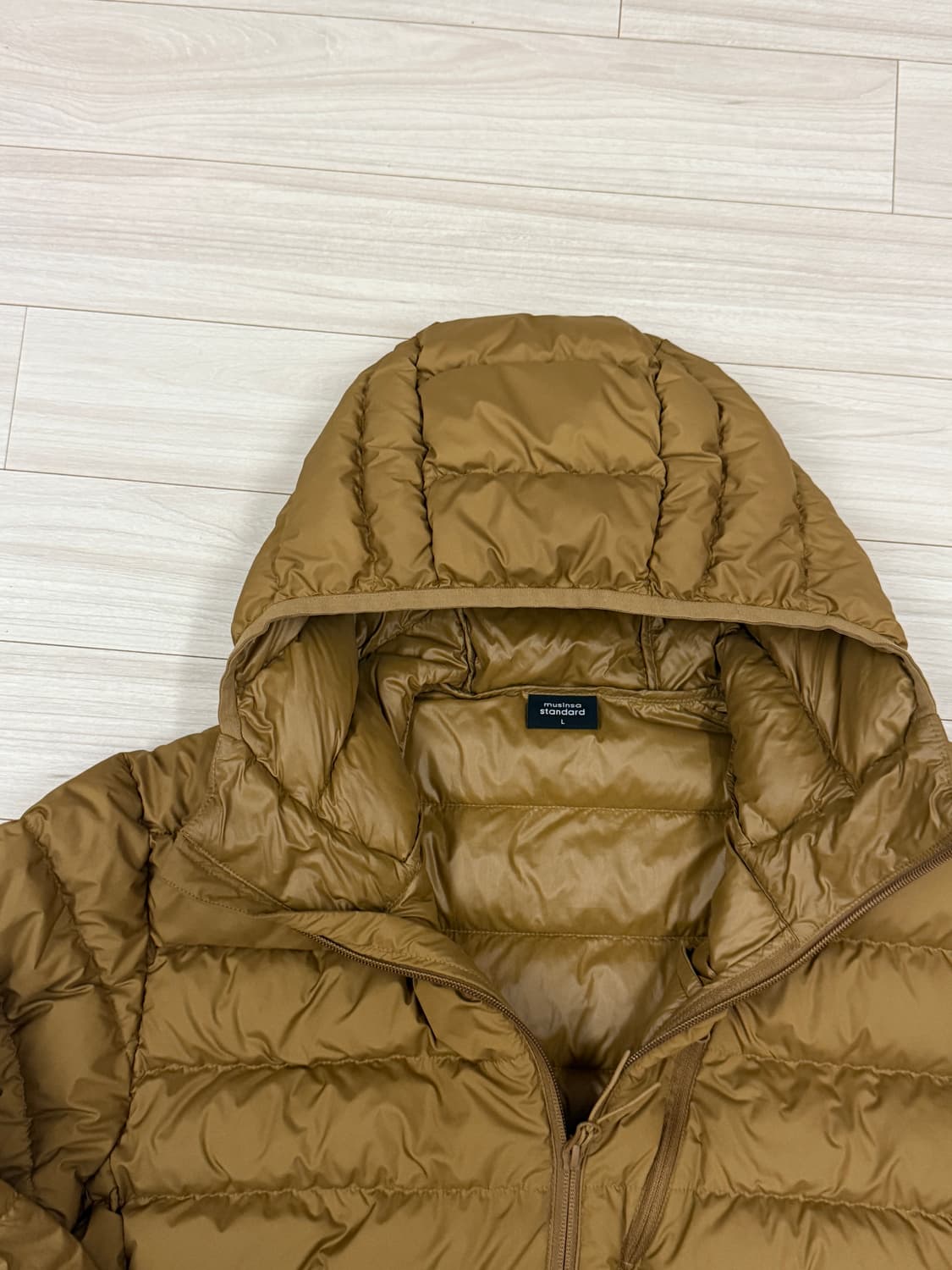 [L] 무탠다드 시티 레저 후디드 라이트 다운 재킷 상품이미지2