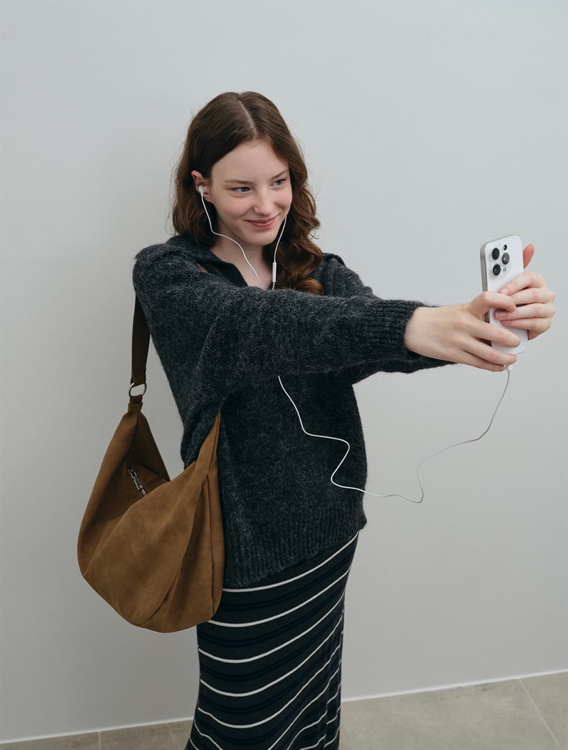 로에일 스웨이드 백 상품이미지2