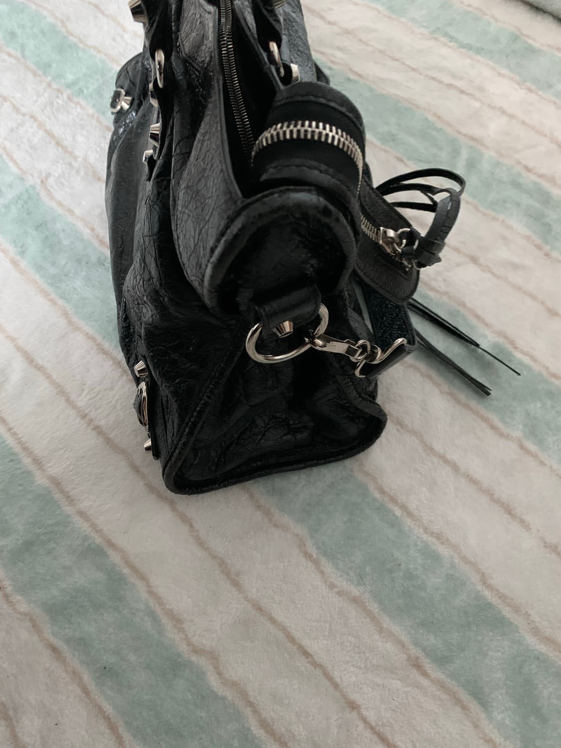 발렌시아가 르시티 미듐 모터백 블랙 은장 상품이미지6