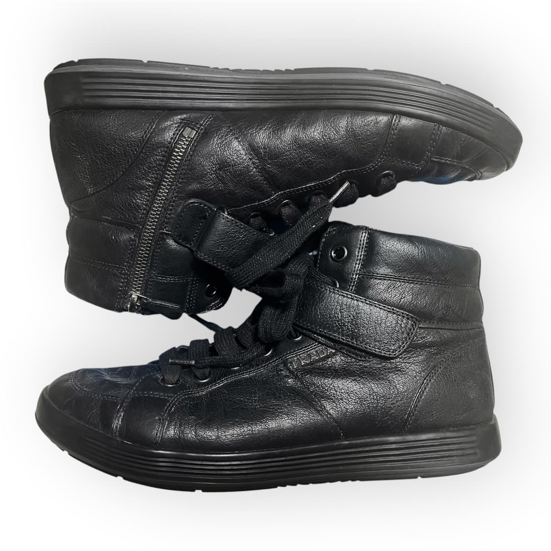 [275] 프라다 블랙 레더 하이탑 스니커즈  상품이미지1