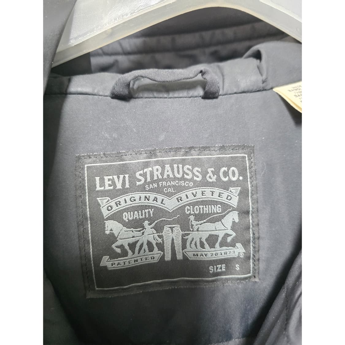 택포// 리바이스 남성 블랙 다운 패딩 S 상품이미지2