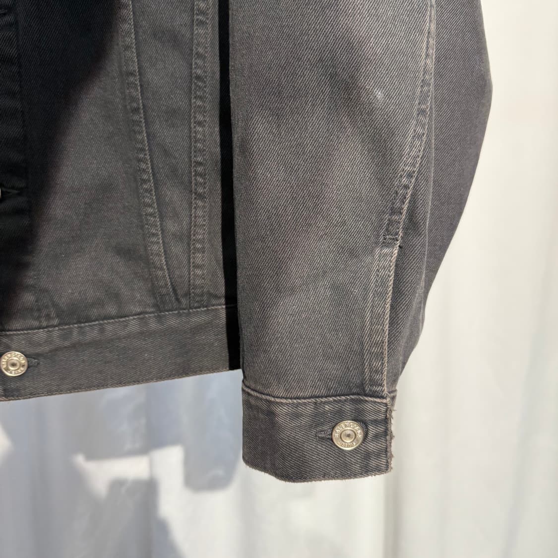 [정품] 발렌시아가 스프레이 워싱 데님 자켓 105사이즈 상품이미지3