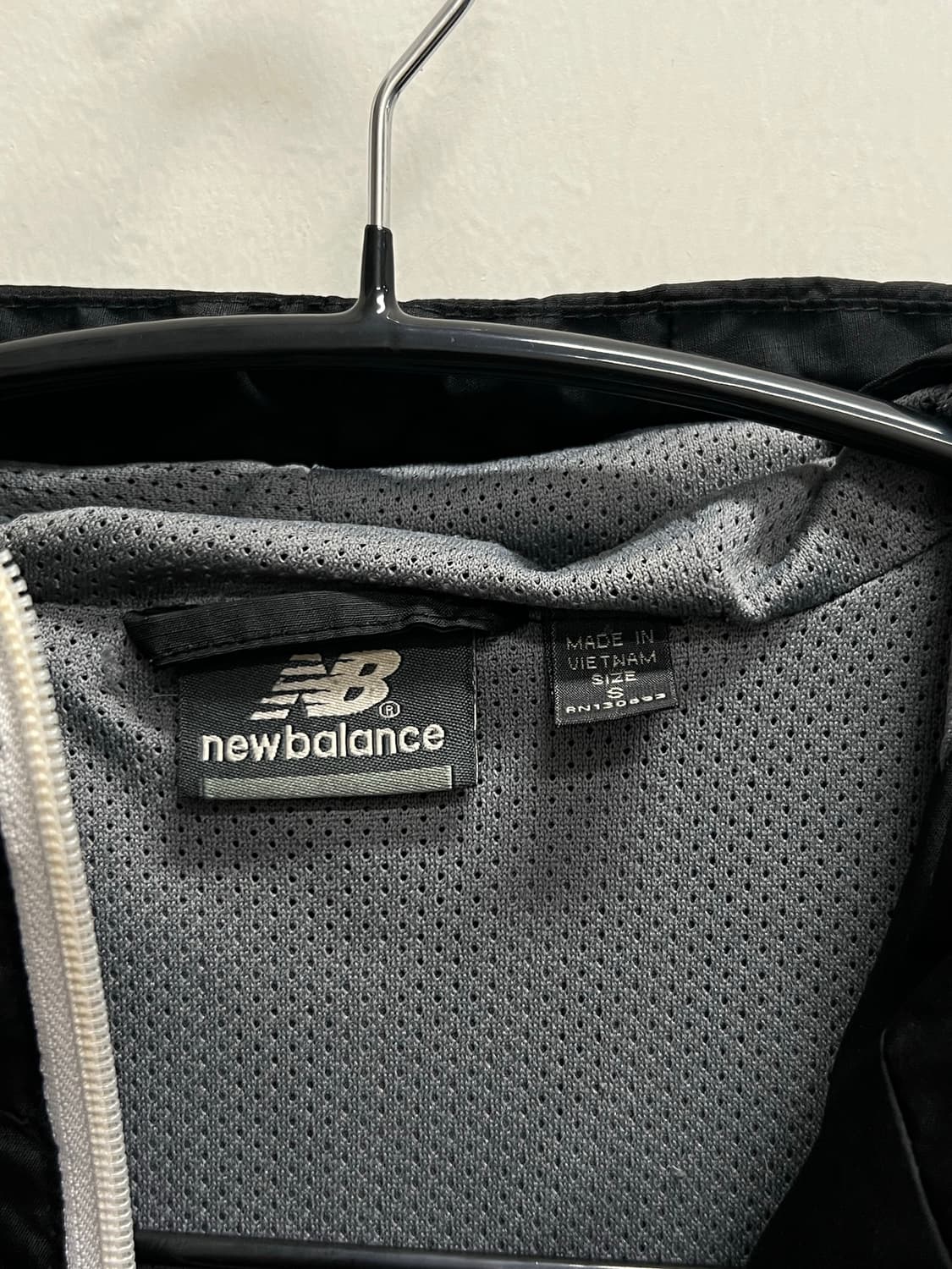 뉴발란스 리플렉티브 바람막이 자켓 블랙 상품이미지4