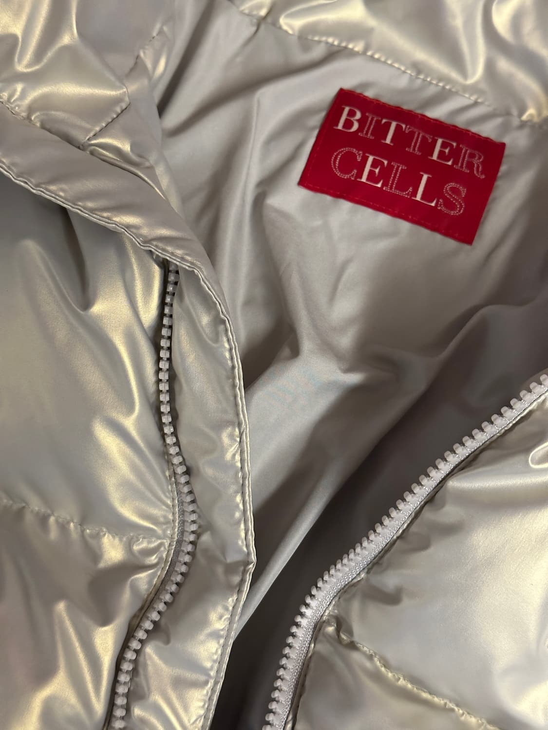 비터셀즈 글로시 크롭 푸퍼 자켓 패딩 실버 은색 숏 패딩 상품이미지3