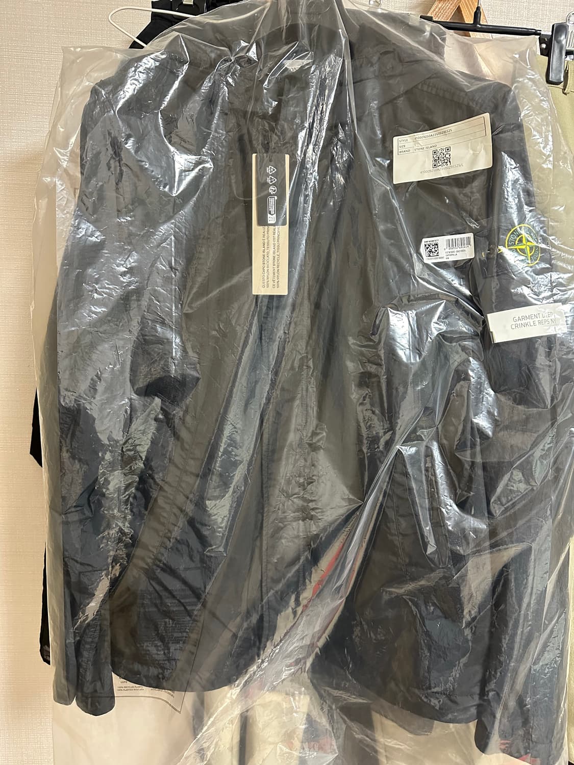 스톤아일랜드 25ss 크링클랩스 후드 바람막이 자켓 블랙 상품이미지5