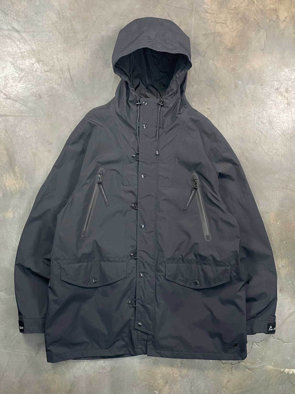 뉴발란스 X 이스트로스 고어택스 바람막이 상품이미지1