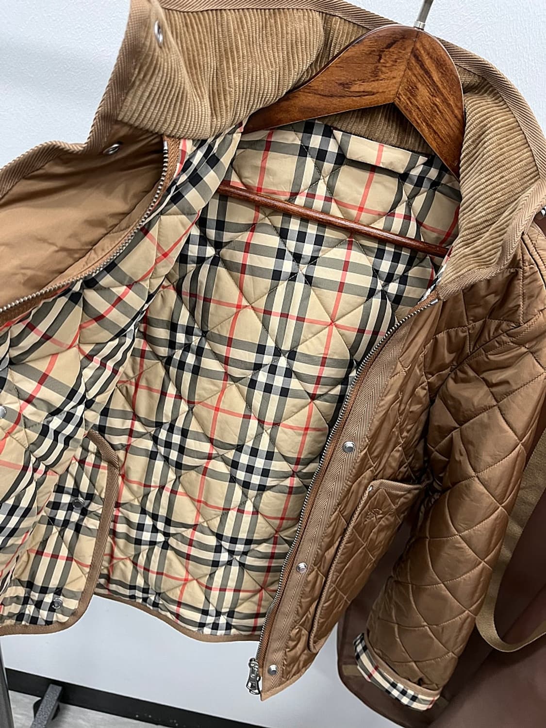여) 버버리 신형 크롭 퀼팅자켓  상품이미지3
