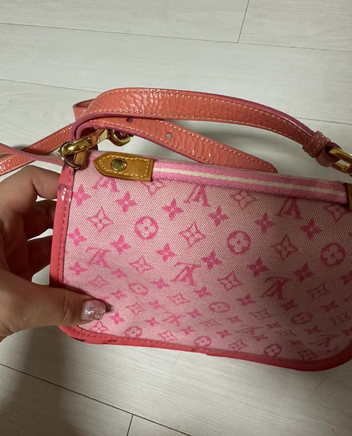 루이비통 모노그램 핑크색 빈티지 핑크 카메라백 미니 데님 백 상품이미지5