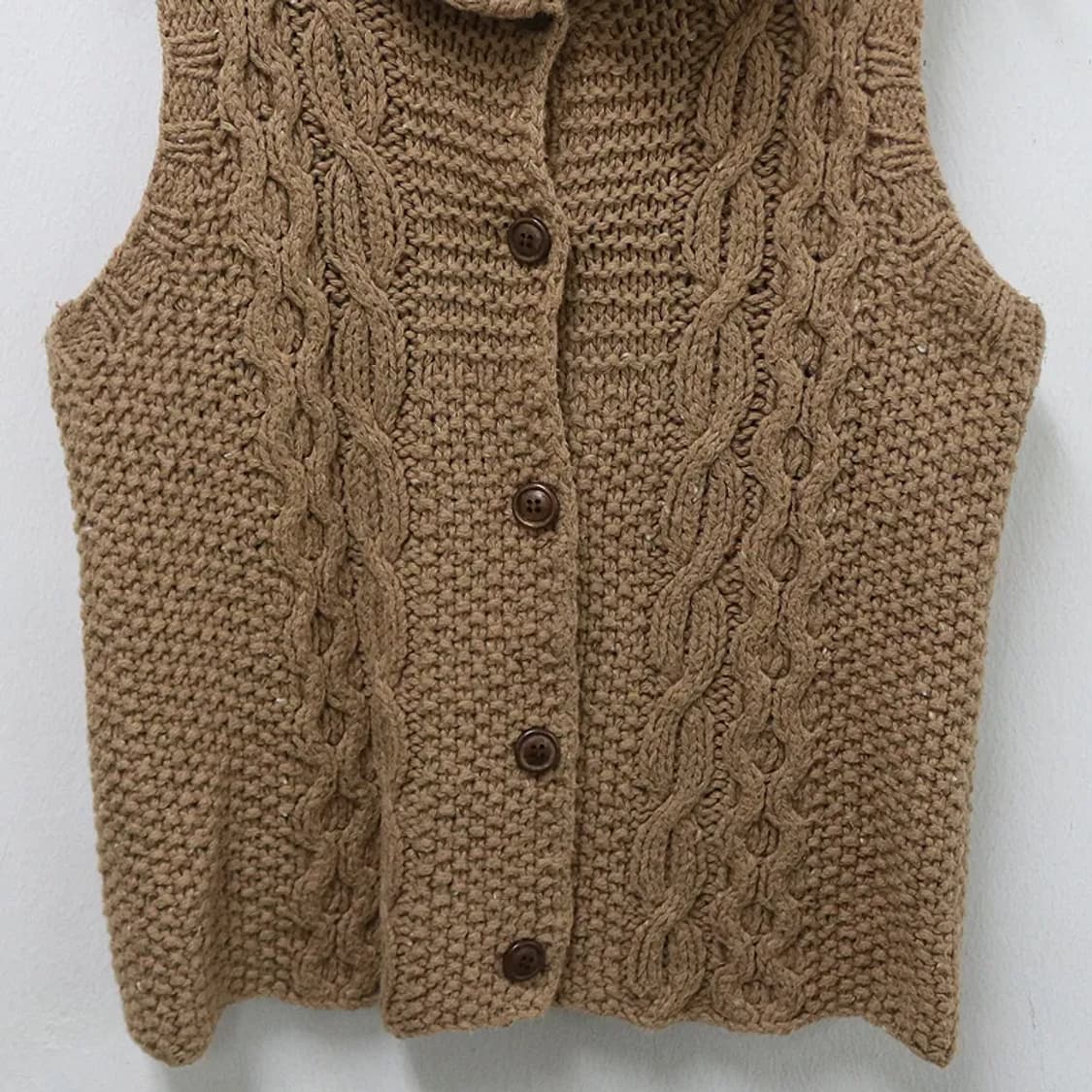 LOYTAA 니트 하이넥 꽈배기 베스트 63722 상품이미지4