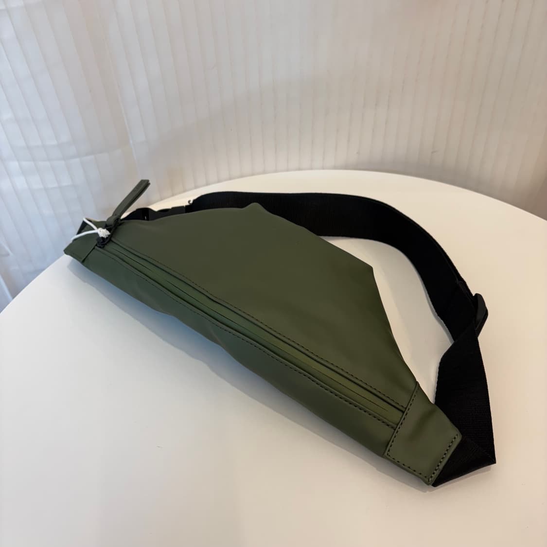 정품 Rains 레인스 힙색 크로스백     상품이미지9