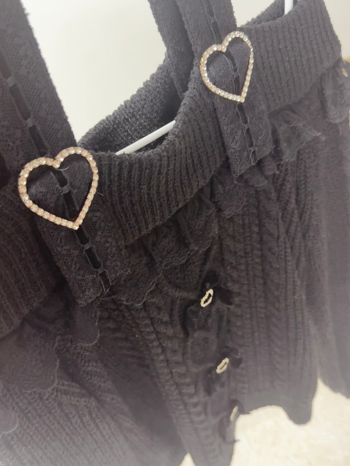 리즈리사 하트 버클 프릴 오프숄더 니트 블랙 양산형 지뢰계 상품이미지3