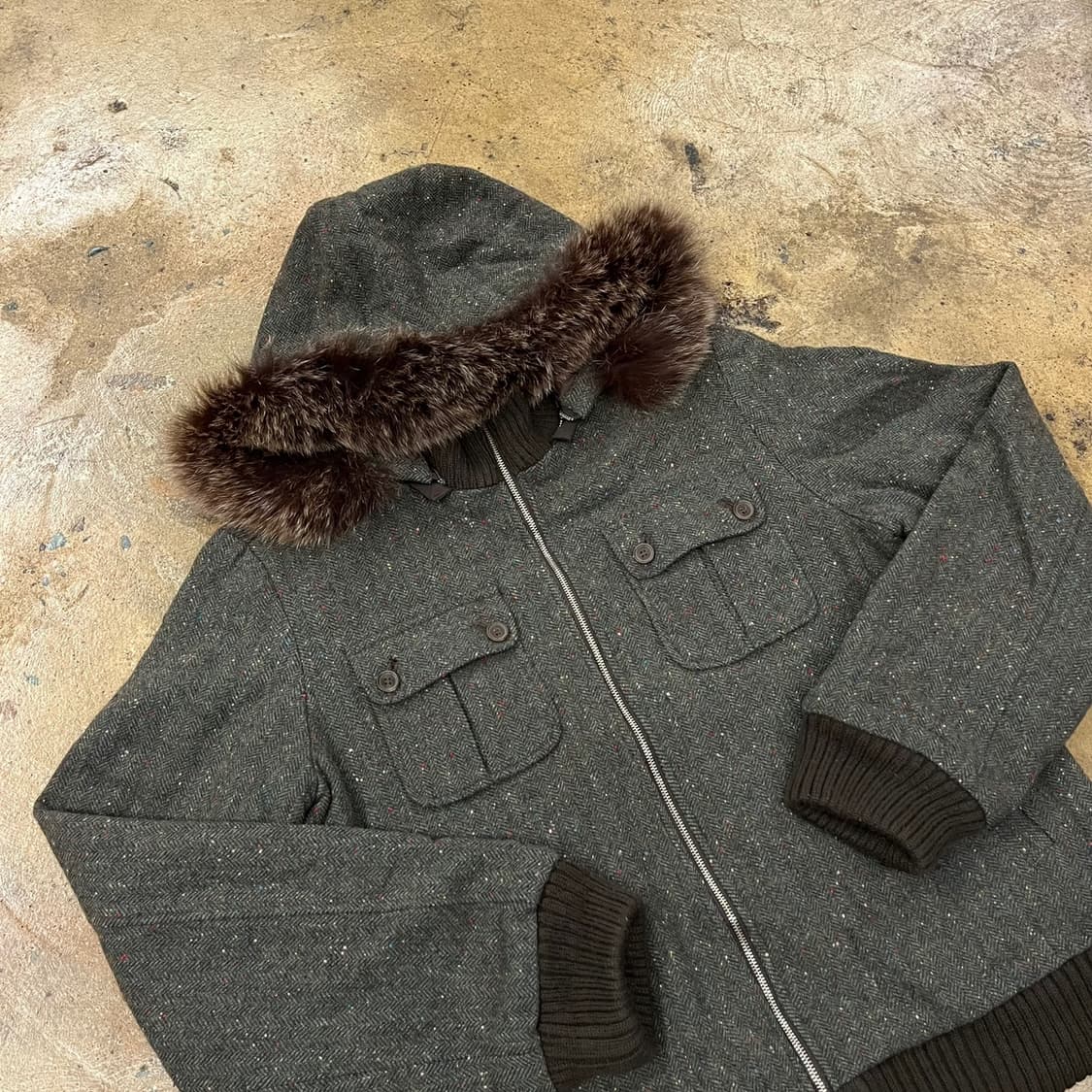 헬로키티 카키 털 숏 패딩  상품이미지1