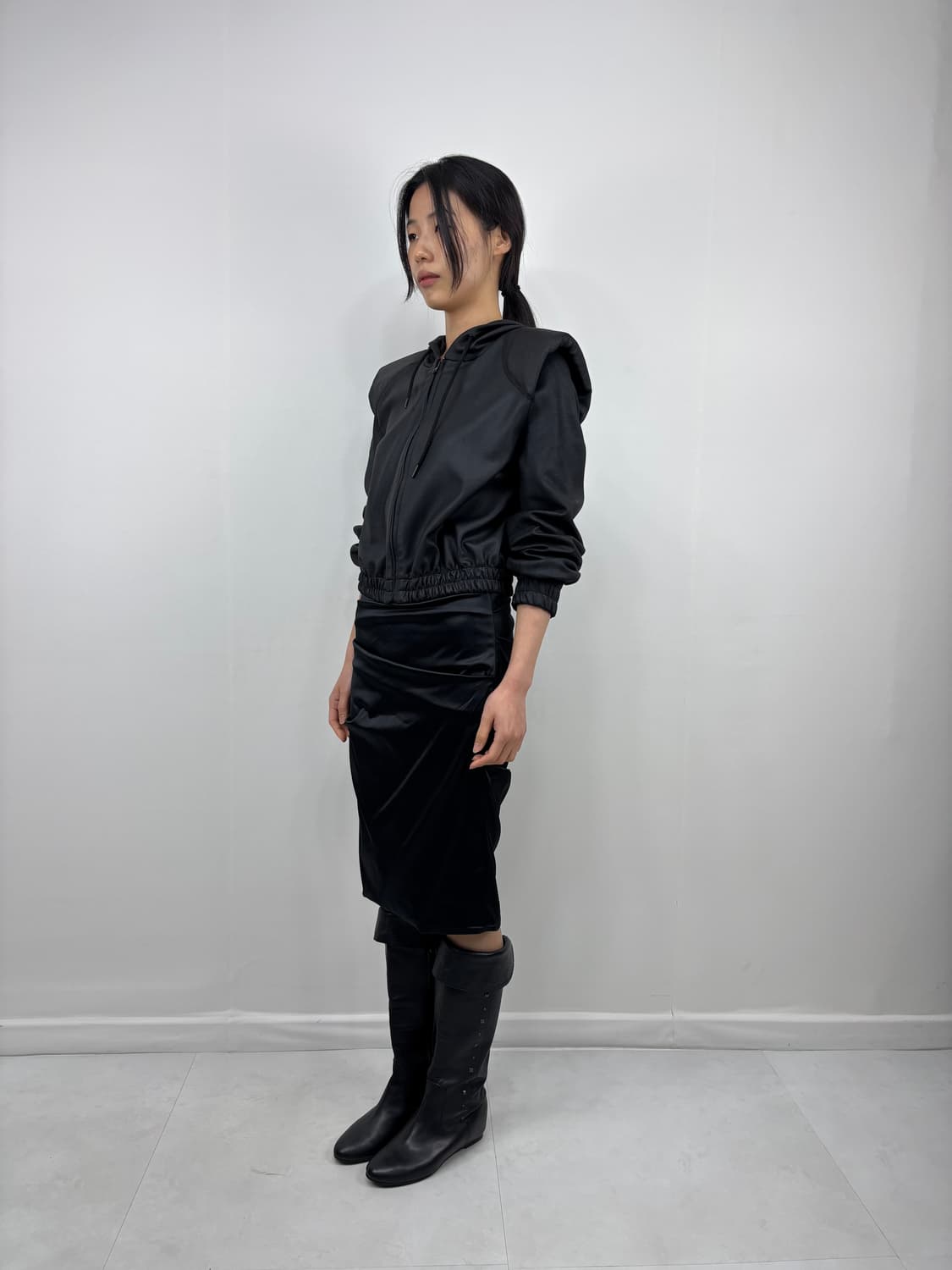 SATIN SHIRRED MIDI SKIRT 상품이미지3
