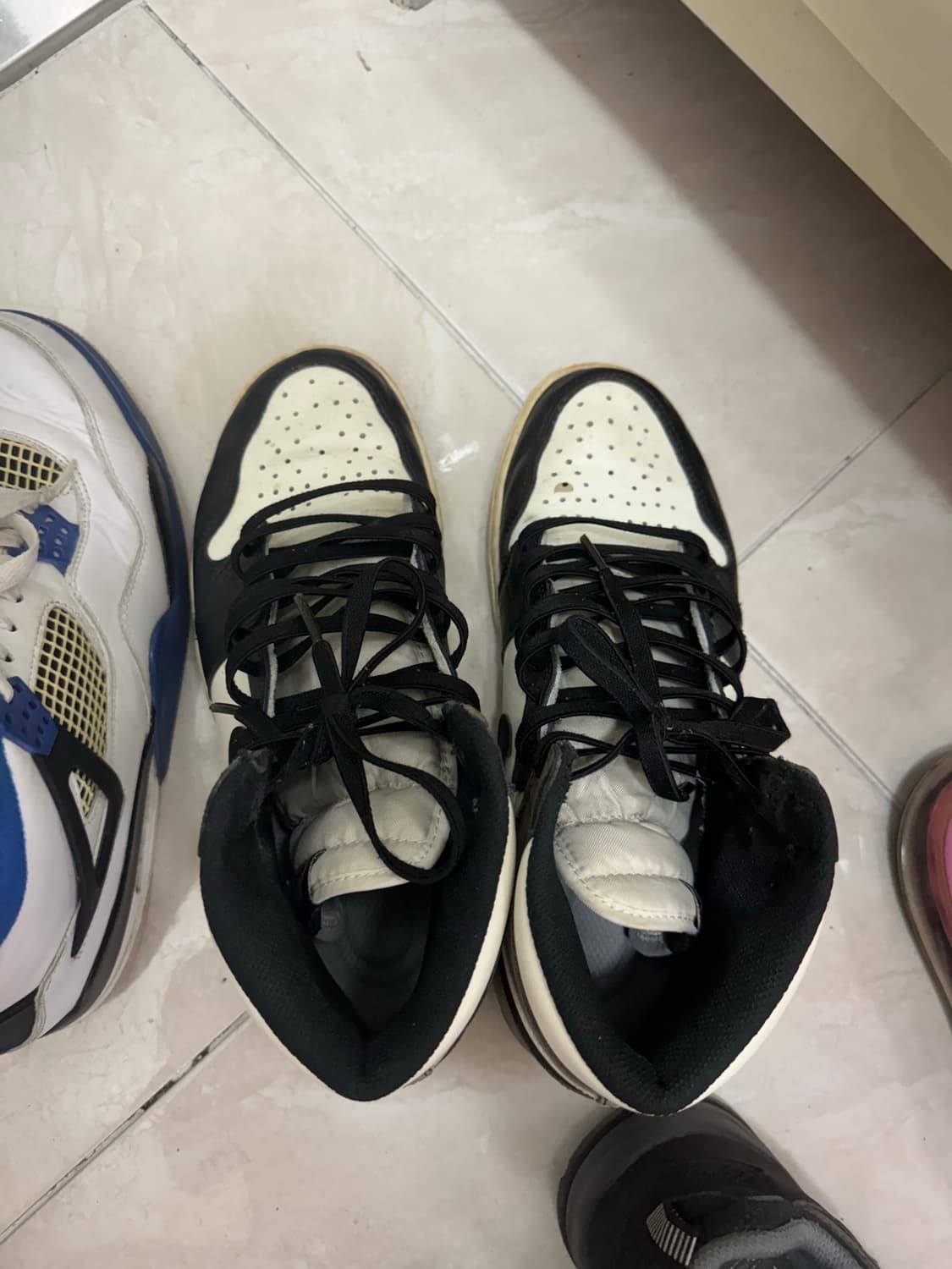 나이키 에어조던1 다크모카 단품.   나이키 에어조던4 래트로 스포츠 상품이미지2