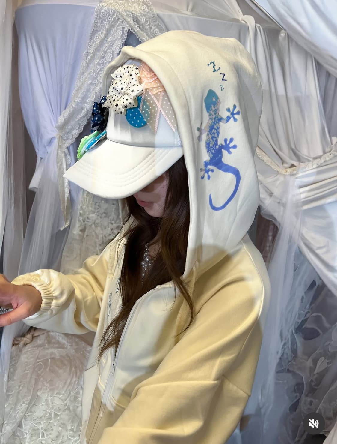 리브인모스 도징 후드집업 파우더 레몬 상품이미지1