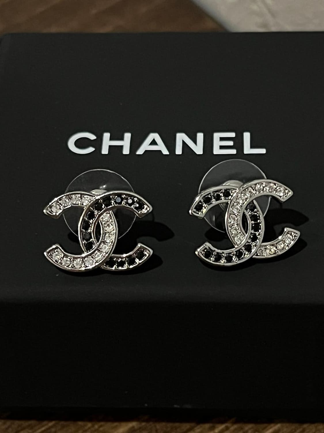 샤넬 정품 업사이클링 블랙 실버 이어링 상품이미지2