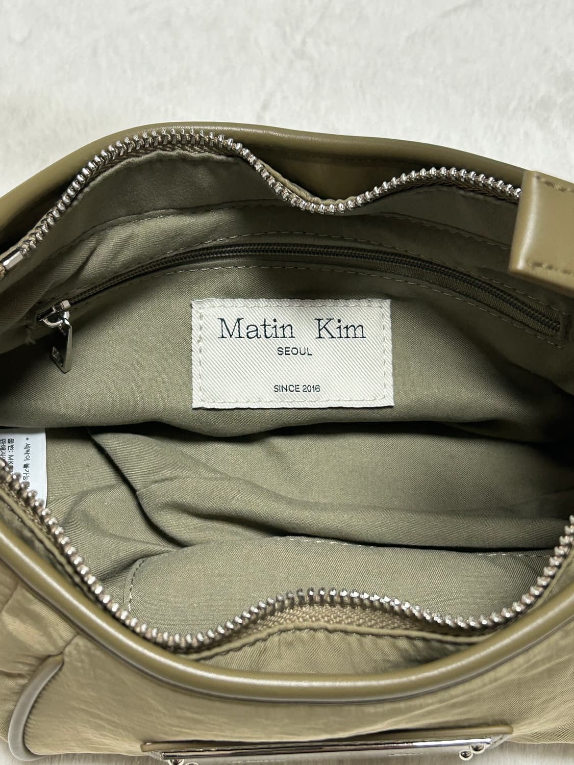 마뗑킴 마들렌 라운드 백 라이트카키 상품이미지8