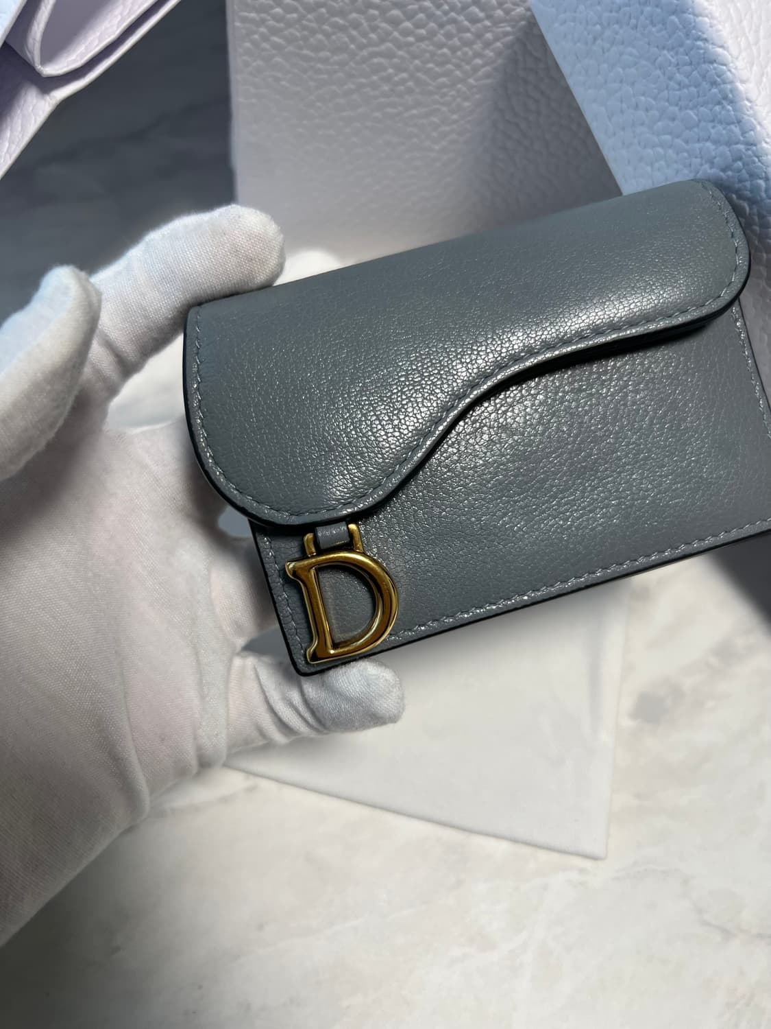 디올 새들 카드지갑 클라우드 블루 상품이미지4