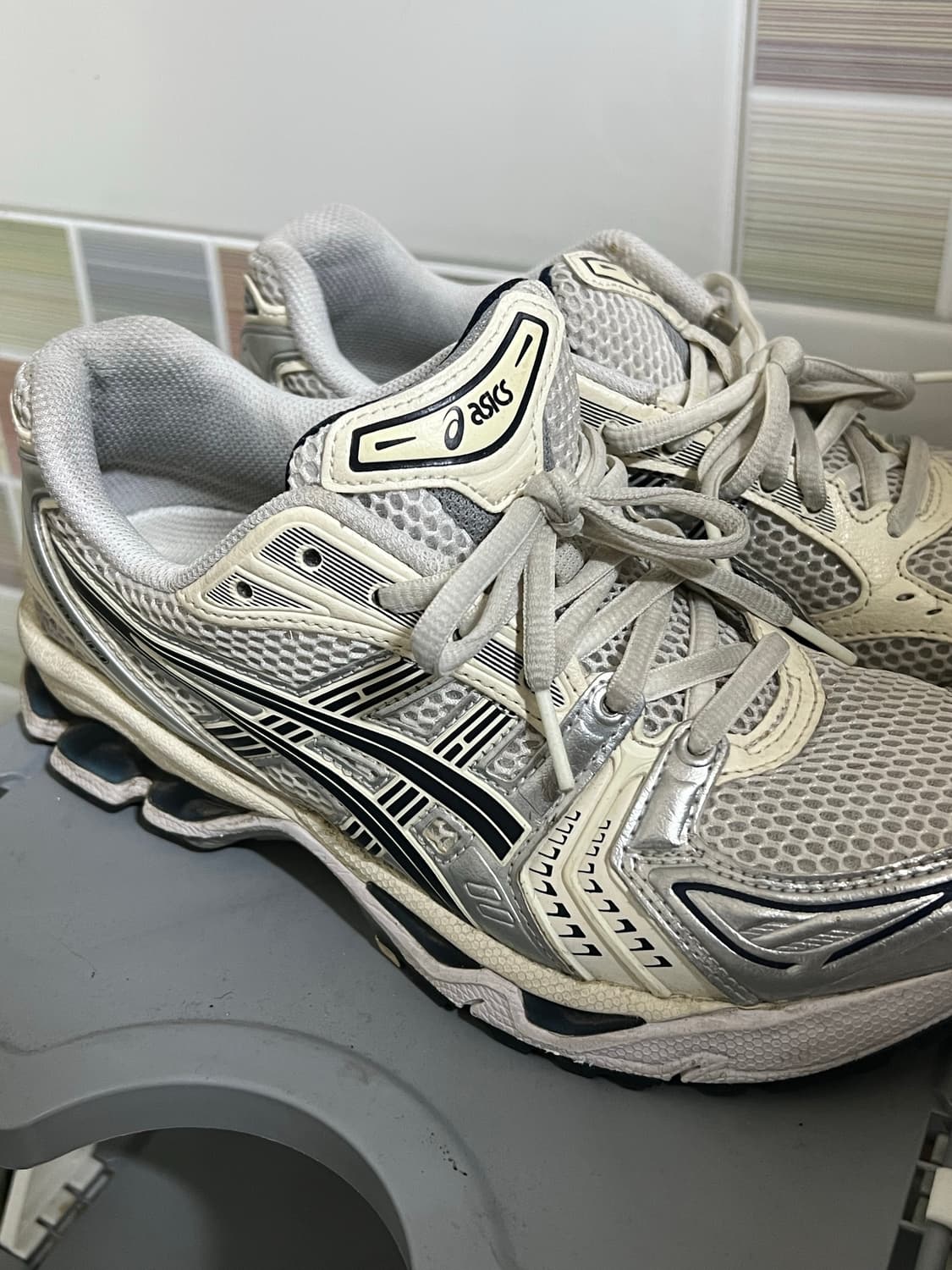 아식스 젤카야노 14 화이트 미드나잇 250 상품이미지4