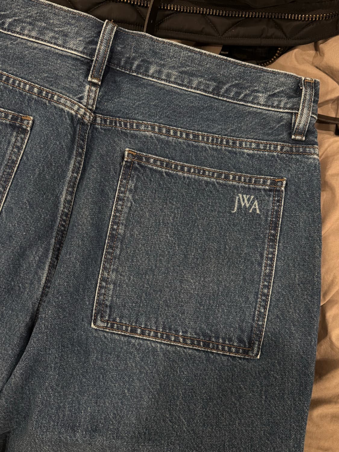 유니클로 x jw anderson 스트레이트 진 미드블루 36 상품이미지1