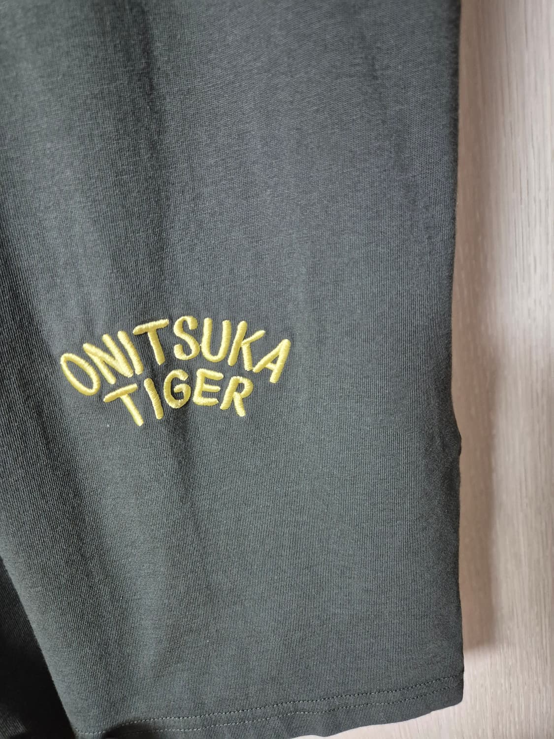 (정품) 오니츠카타이거 카키색 반팔티 라지 타이거  상품이미지4
