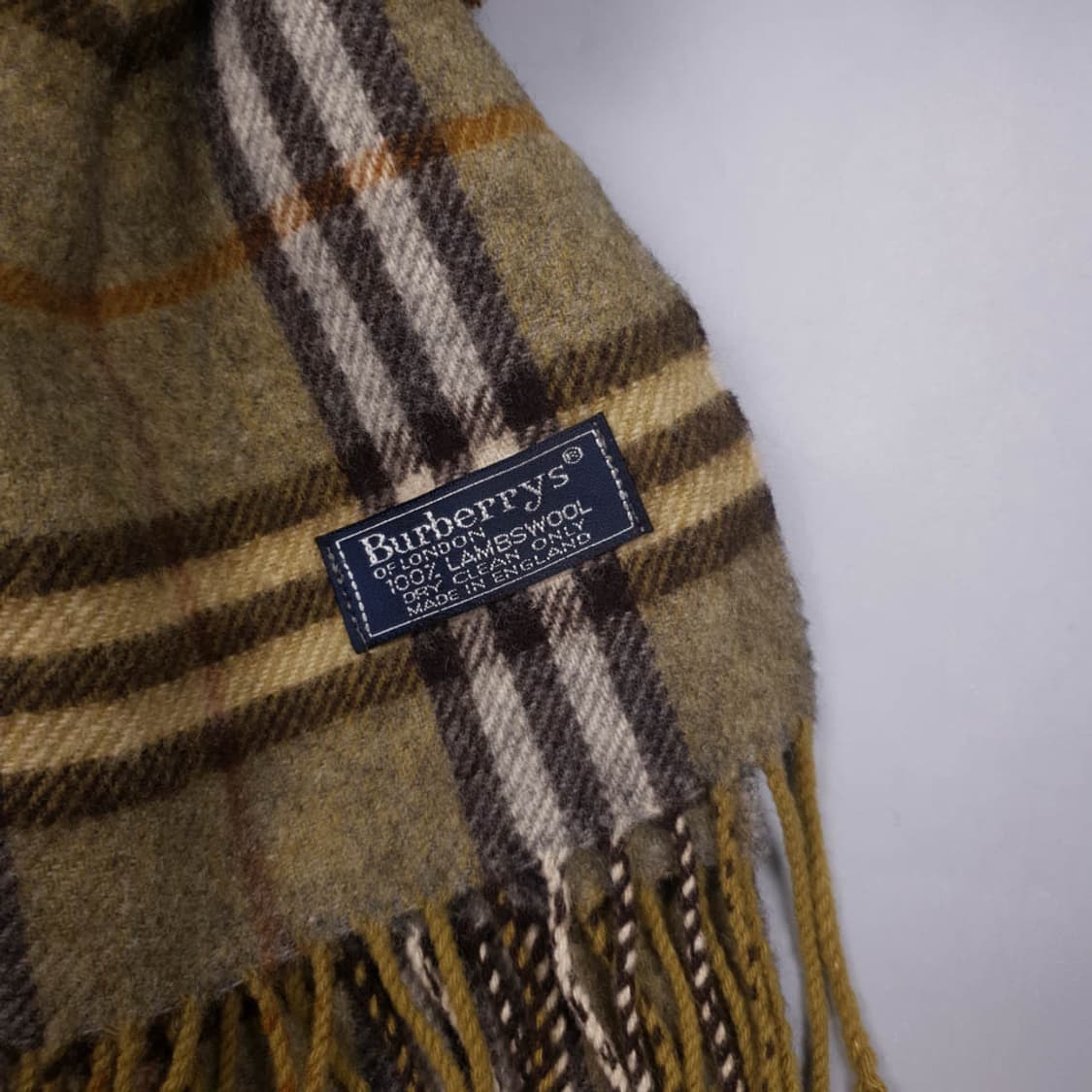 버버리 카키 노바체크 테슬 머플러 상품이미지2