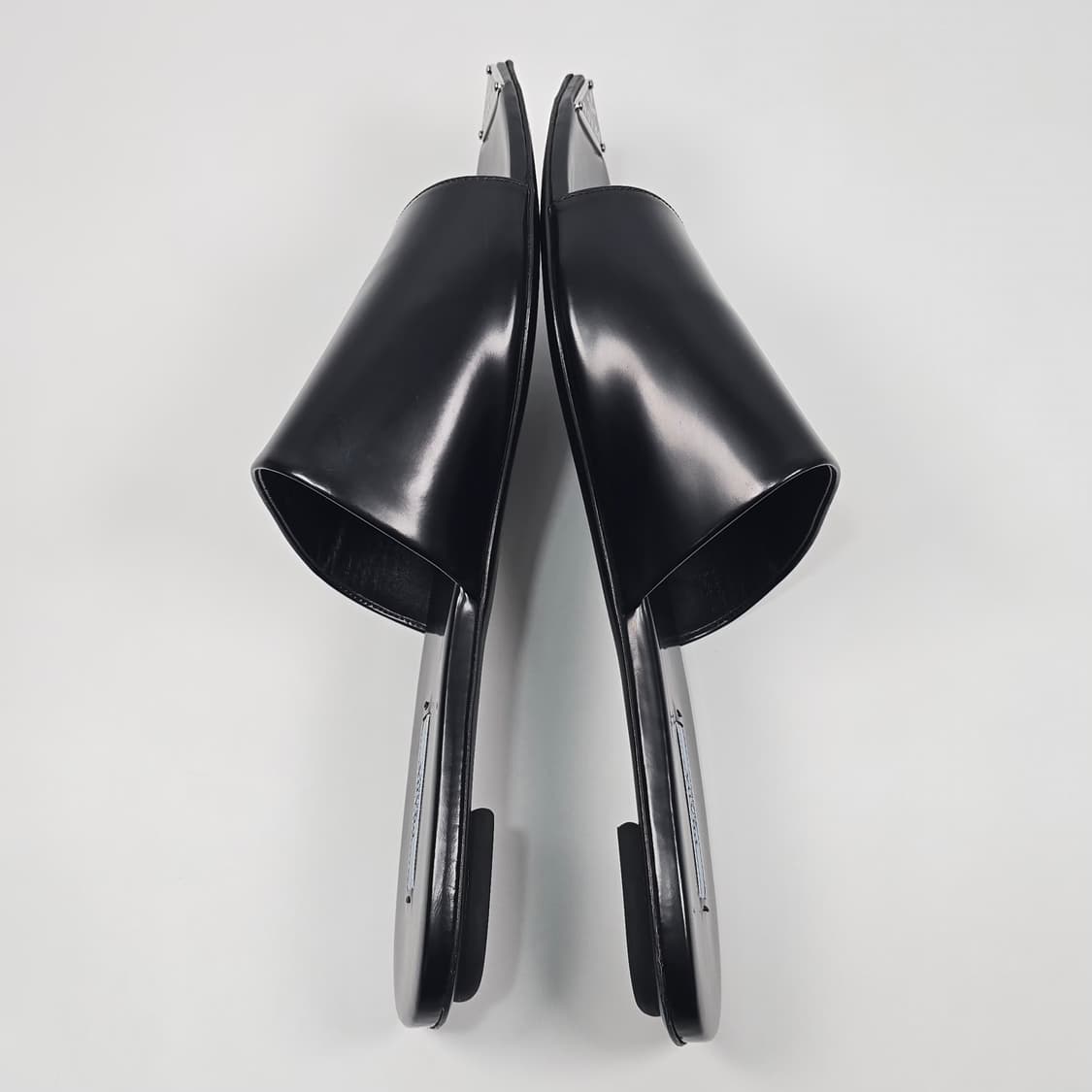 프라다 삼각로고 브러시디 러더 슬리퍼 뮬 ( 260 ) 상품이미지5