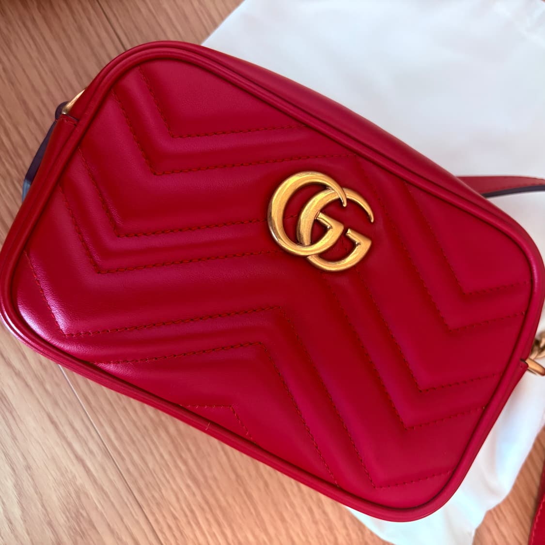 구찌 마몬트 마틀라쎄 체인 크로스백 레드 상품이미지3