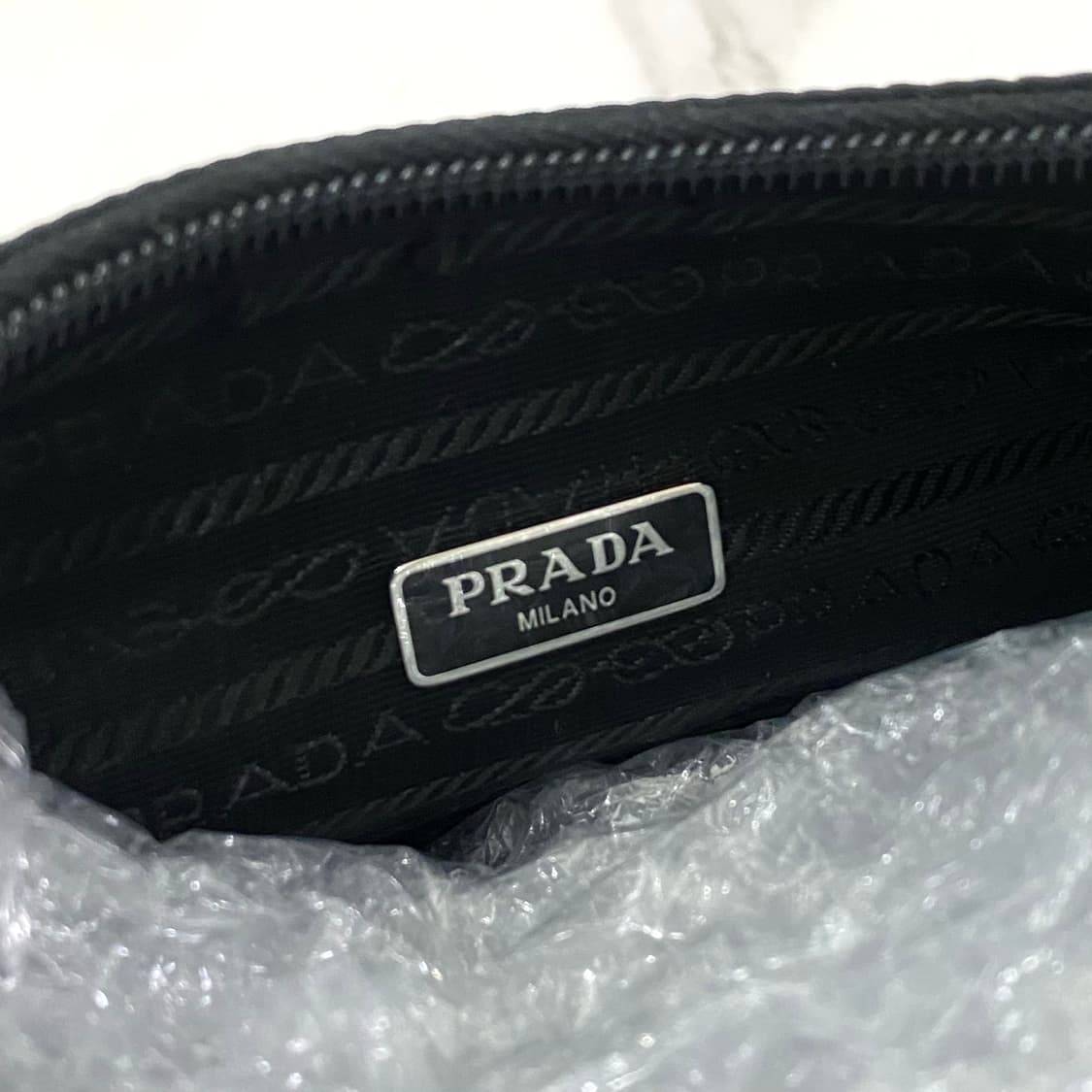 프라다 리에디션 2000 리나일론 테수토 숄더백 블랙 1NE515 상품이미지6