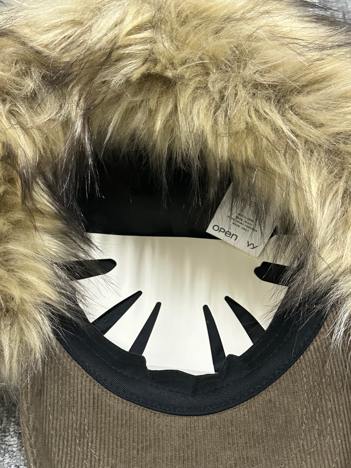 Open yy 오픈와이와이 이어플랩 모자 볼캡 퍼 카키 상품이미지5