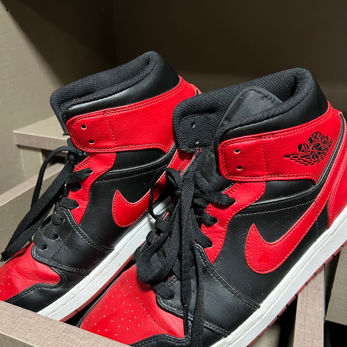나이키 에어조던1 미드 짐레드 브레드 280 상품이미지1