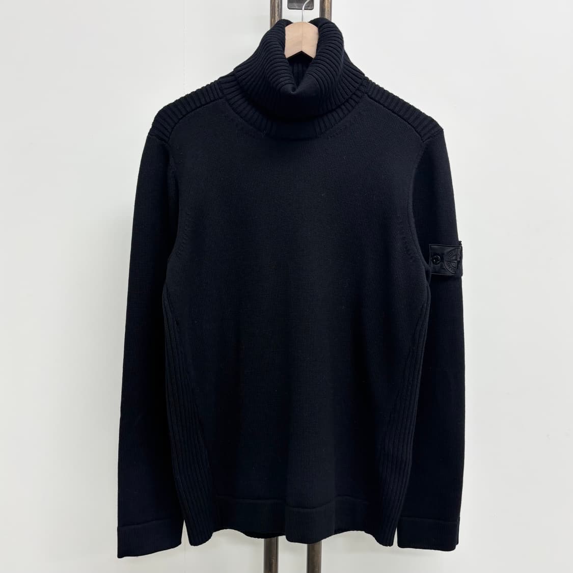 [M]스톤아일랜드 쉐도우프로젝트 터틀넥 니트 상품이미지1