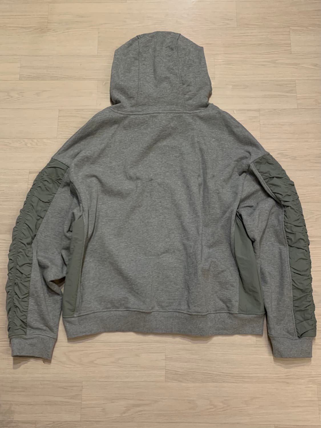 엑스톤즈(XTONZ) 루즈핏 셔링 후드티 상품이미지6