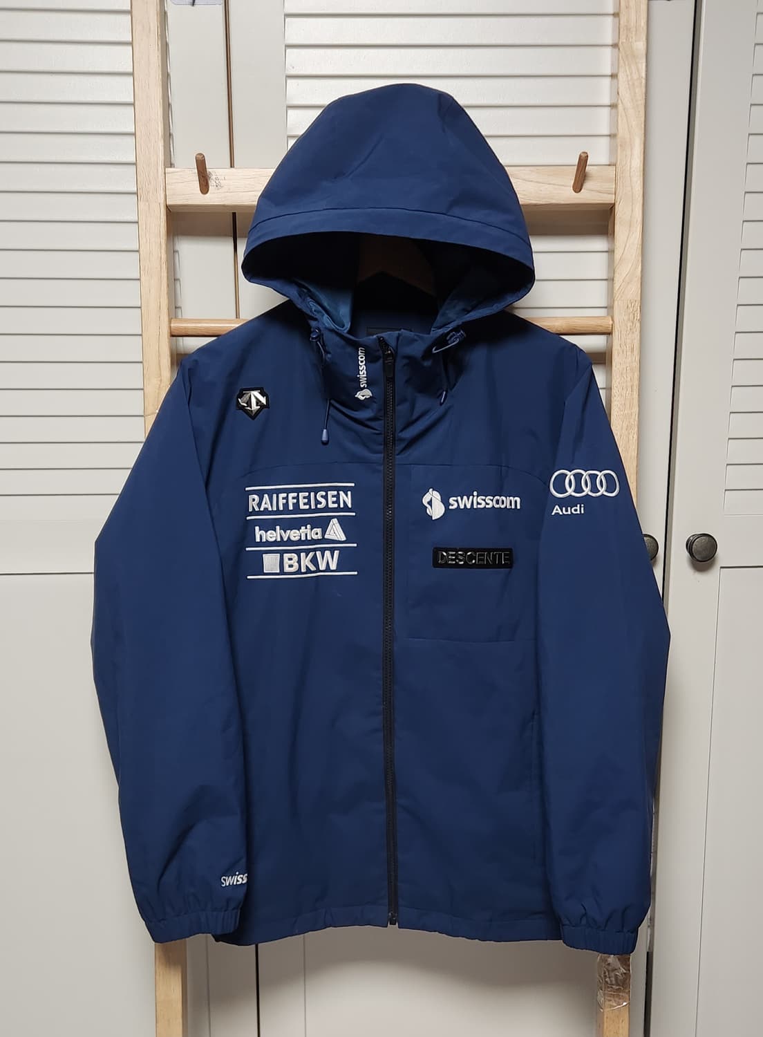 데상트 아우디 바람막이 후드 자켓 상품이미지1